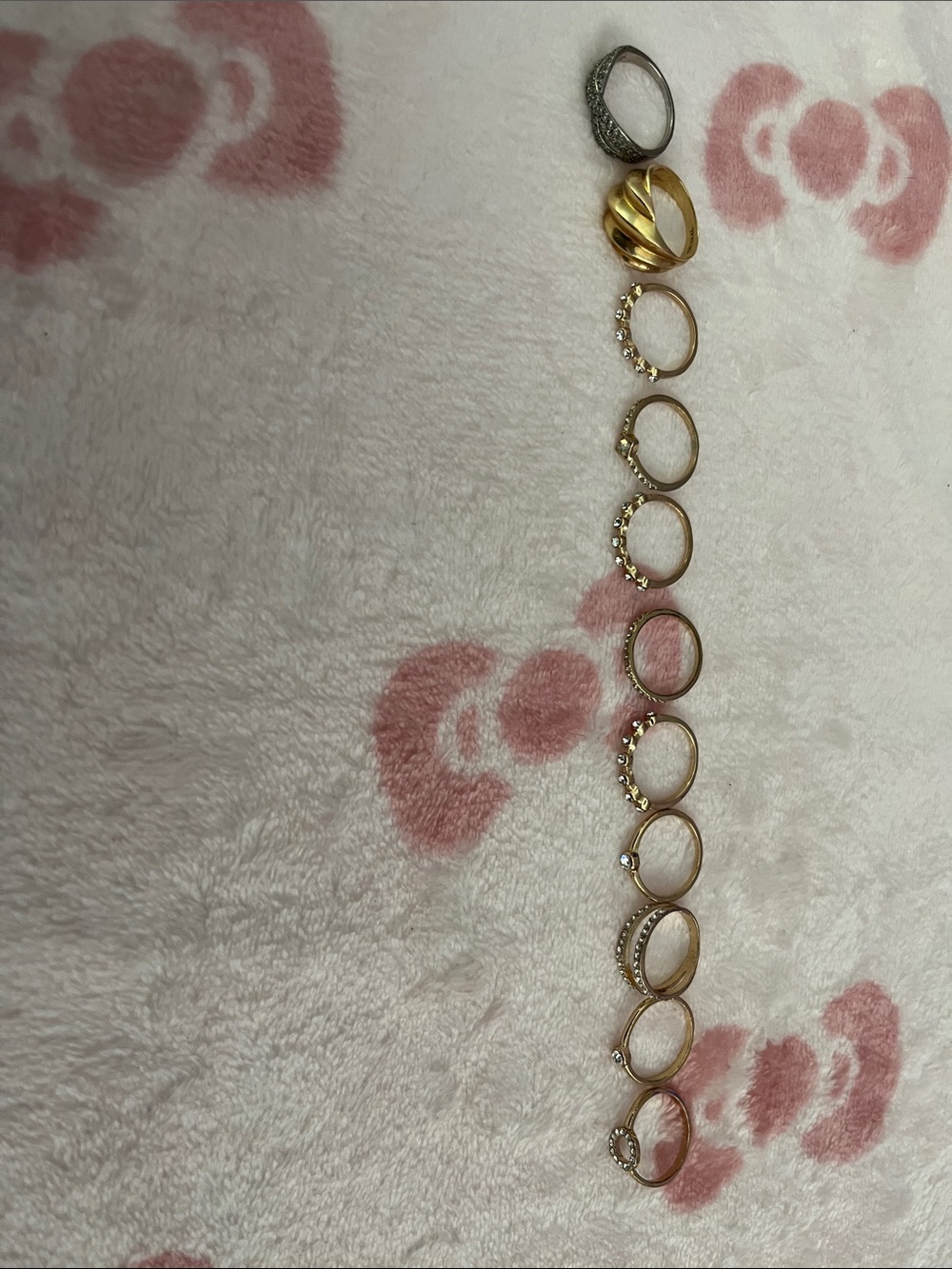 Bundle of 11 rings (10 gold, 1 silver)